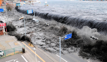 В Японии почтили память погибших во время цунами 2011 года